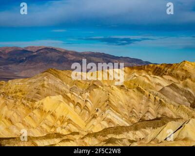 Die atemberaubende Landschaft der Badlands-Region in der Nähe von Zabriskie Point im Death Valley National Park, Kalifornien, USA Stockfoto