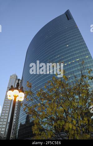 333 West Wacker Drive Gebäude am frühen Abend, Chicago, Illinois. Architekten Kohn Pederson Fox Associates. Stockfoto