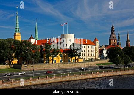 Geographie / Reisen, Lettland, Baltikum, Riga, Panoramablick von der Vansu-Brücke über die Dagauva (Da, Additional-Rights-Clearance-Info-not-available Stockfoto