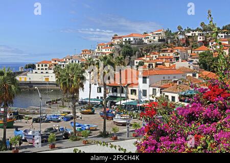 Geographie / Reisen, Portugal, Madeira Isle, Camara de Lobo, Fischerhafen, Angelboot, Fischrestaurant, zusätzliche-Rights-Clearance-Info-not-available Stockfoto