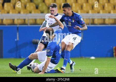 Michael Smith aus Nordirland und Giorgio Chiellini, Emerson of Italy während der FIFA World Cup 2022, Qualifikationsspiel der Gruppe C zwischen Italien und Nordirland am 25. März 2021 im Ennio Tardini Stadion in Parma, Italien - Foto Laurent Lairys / DPPI Stockfoto