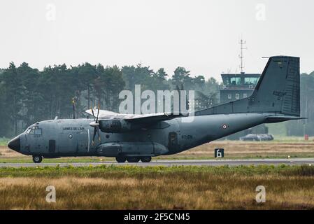 Ein Transall C-160 Militärtransportflugzeug der französischen Luftwaffe. Stockfoto