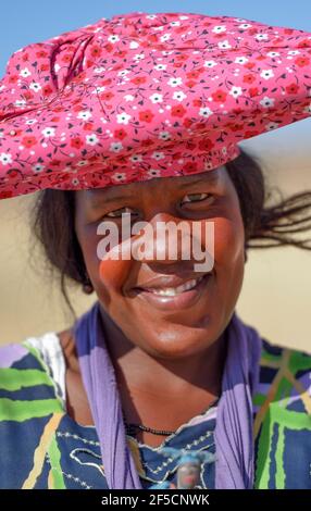 Geographie / Reisen, Namibia, Portrait einer Herero-Frau, in Khorixas, Kunene Region, Additional-Rights-Clearance-Info-not-available Stockfoto