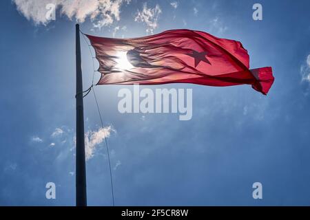 Türkische Nationalflagge Im Himmel Auftauchend Stockfoto