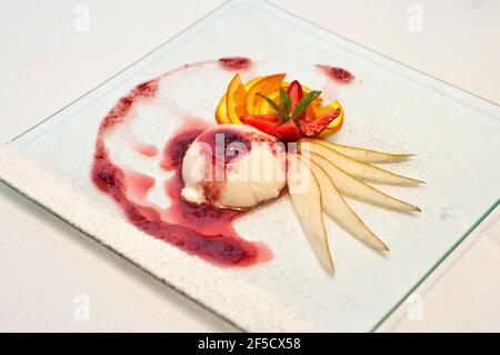 Panna cotta mit Ziegenmilch, Sa Piola Restaurant, Cagliari, Sardinien, Italien, Europa Stockfoto