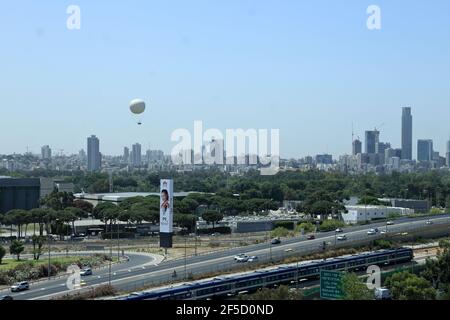 Tel Aviv, Israel Skyline von Norden gesehen Stockfoto