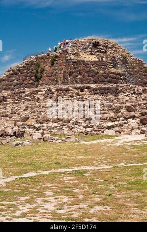 Barumini, Sardinien, Italien. Blick auf den archäologischen Nuragic Komplex von Su Nuraxi di Barumini. UNESCO-Welterbeliste Stockfoto