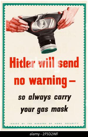 British, WW2 Public Information Poster, Hitler wird keine Warnung senden - immer tragen Sie Ihre Gasmaske, 1942-1945 Stockfoto