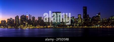 2002 HISTORISCHE MIDTOWN SKYLINE EAST RIVER MANHATTAN NEW YORK CITY USA Stockfoto