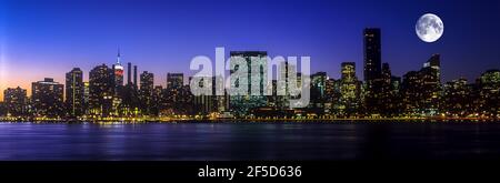 2002 HISTORISCHE MIDTOWN SKYLINE EAST RIVER MANHATTAN NEW YORK CITY USA Stockfoto