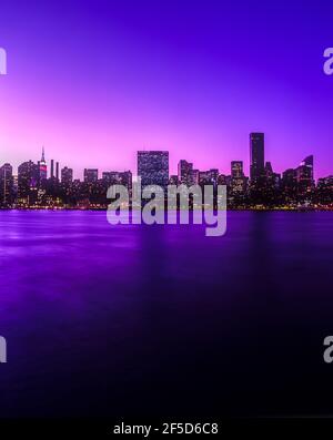2002 HISTORISCHE MIDTOWN SKYLINE EAST RIVER MANHATTAN NEW YORK CITY USA Stockfoto