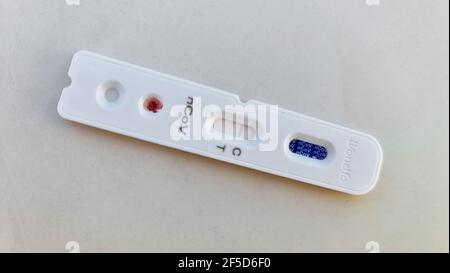 Negativer SARS-CoV-2 Antigen-Schnelltest Stockfoto