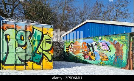 Bunte Graffiti auf einem Gebäude, Deutschland Stockfoto