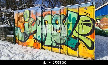 Bunte Graffiti auf einem Gebäude, Deutschland Stockfoto