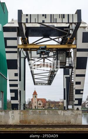 Basel, Schweiz - März 21st 2021: Bootsanlegestelle im Hafen Stockfoto