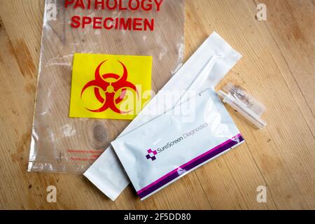 Covid-19-Testkit für lateralen Durchfluss und seine Komponenten Stockfoto