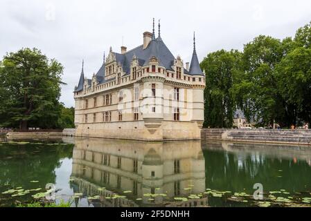 Das impräsive und sehr beliebte Schloss in Azay-le-Rideau im Loire-Tal, Frankreich Stockfoto