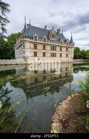 Das impräsive und sehr beliebte Schloss in Azay-le-Rideau im Loire-Tal, Frankreich Stockfoto