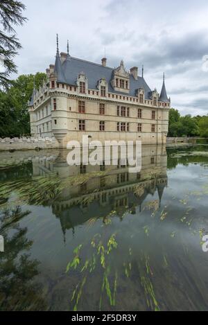 Das impräsive und sehr beliebte Schloss in Azay-le-Rideau im Loire-Tal, Frankreich Stockfoto