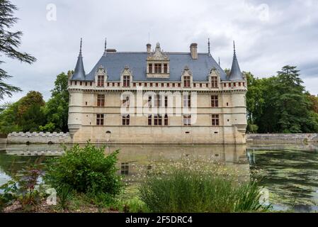 Das impräsive und sehr beliebte Schloss in Azay-le-Rideau im Loire-Tal, Frankreich Stockfoto