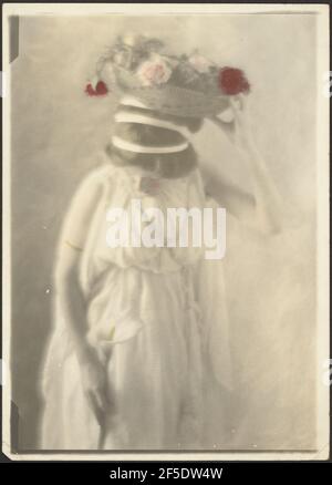 Modell in klassischem Kostüm. Louis Fleckenstein (Amerikanisch, 1866 - 1943) Stockfoto
