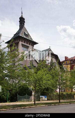 Stadtbibliothek an der Hauptstraße in Marianske Lazne. Tschechische Republik Stockfoto