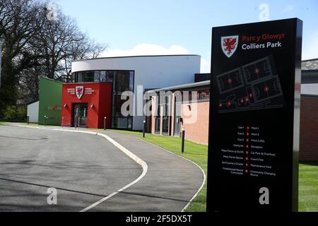 Gesamtansicht der Einrichtungen vor dem internationalen Freundschaftsspiel unter 21 im Colliers Park, Wrexham. Bilddatum: Freitag, 26. März 2021. Stockfoto