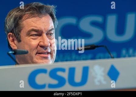 München, Deutschland. März 2021, 26th. Markus Söder, CSU-Parteivorsitzender und Ministerpräsident Bayerns, nimmt nach der Videokonferenz des CSU-Vorstands an einer Pressekonferenz Teil. Kredit: Peter Kneffel/dpa/Alamy Live Nachrichten Stockfoto