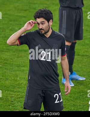 Ilkay GUENDOGAN, DFB 21, Halbformat, Porträt, eine Person, Single, Aktion, Einzelbild, angestelltes Einzelmotiv, Halbfigur, halbe Figur, im Spiel DEUTSCHLAND - ISLAND 3-0 Deutschland - ISLAND 3-0 WM-Qualifikation, WM Quali, Saison 2020/2021, 25. März 2021 in Duisburg, Deutschland. © Peter Schatz / Alamy Live News wichtig: Die DFB-Vorschriften verbieten die Verwendung von Fotografien als Bildsequenzen und/oder quasi-Video. Stockfoto