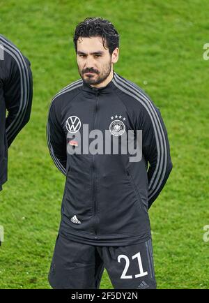 Ilkay GUENDOGAN, DFB 21, Halbformat, Porträt, eine Person, Single, Aktion, Einzelbild, angestelltes Einzelmotiv, Halbfigur, halbe Figur, im Spiel DEUTSCHLAND - ISLAND 3-0 Deutschland - ISLAND 3-0 WM-Qualifikation, WM Quali, Saison 2020/2021, 25. März 2021 in Duisburg, Deutschland. © Peter Schatz / Alamy Live News wichtig: Die DFB-Vorschriften verbieten die Verwendung von Fotografien als Bildsequenzen und/oder quasi-Video. Stockfoto