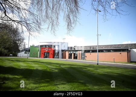 Gesamtansicht der Einrichtungen vor dem internationalen Freundschaftsspiel unter 21 im Colliers Park, Wrexham. Bilddatum: Freitag, 26. März 2021. Stockfoto