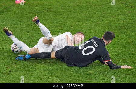 Kai HAVERTZ, DFB 10 Wettkampf um den Ball, Tackling, Duell, Header, zweikampf, Aktion, Kampf gegen Sverrir INGASON, ISL 5 im Spiel DEUTSCHLAND - ISLAND 3-0 Deutschland - ISLAND 3-0 Qualifikation für WM, WM Quali, Saison 2020/2021, 25. März 2021 in Duisburg, Deutschland. © Peter Schatz / Alamy Live News wichtig: Die DFB-Vorschriften verbieten die Verwendung von Fotografien als Bildsequenzen und/oder quasi-Video. Stockfoto