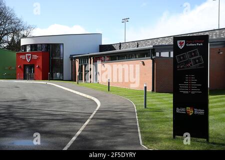 Gesamtansicht der Einrichtungen vor dem internationalen Freundschaftsspiel unter 21 im Colliers Park, Wrexham. Bilddatum: Freitag, 26. März 2021. Stockfoto