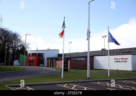 Gesamtansicht der Einrichtungen vor dem internationalen Freundschaftsspiel unter 21 im Colliers Park, Wrexham. Bilddatum: Freitag, 26. März 2021. Stockfoto