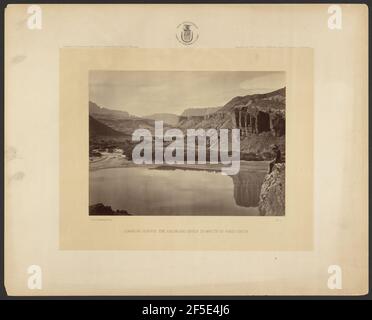 Blick über den Colorado River bis zur Mündung des Paria Creek. Timothy H. O'Sullivan (Amerikaner, um 1840 - 1882) Stockfoto