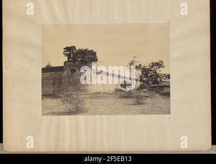 Teramboor. Südöstliche Ecke der Außenwand der Pagode.. Capt. Linnaeus Kutteln (Englisch, 1822 - 1902) Stockfoto