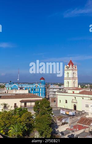 Kuba, Camaguey, Provinz Camaguey, Blick auf Plaza de los Trabajadores und Iglesia De Nuestra Señora De La Merced Stockfoto