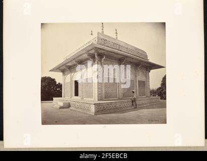 Agra; das Mausoleum des Prinzen Etmad-Dowlah, die Marmorkuppel. Samuel Bourne (Englisch, 1834 - 1912)