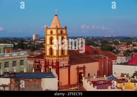 Kuba, Camaguey, Provinz Camaguey, Blick auf die Stadt mit Blick auf La Gran Antilla und Iglesia Catedral de Nuestra Señora de la Candelaria Stockfoto