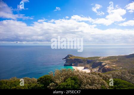 Cape Point - Kapstadt, Südafrika - 18-03-2021 Blick vom seitlichen Aussichtspunkt auf Cape Point. Atemberaubende Landschaft. Stockfoto