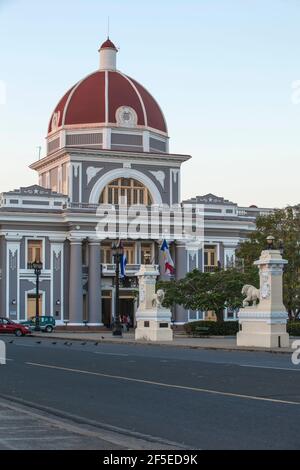 Kuba, Cienfuegos, Parque Martí, Palacio de Gobierno - jetzt das Rathaus Stockfoto