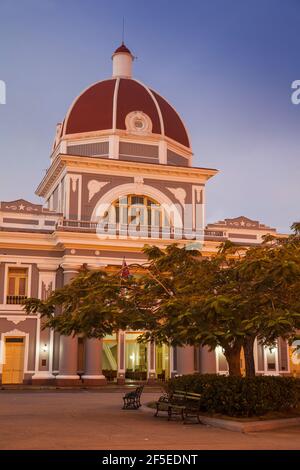 Kuba, Cienfuegos, Parque Martí, Palacio de Gobierno - jetzt das Rathaus Stockfoto