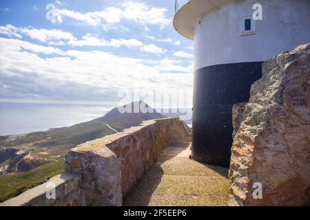 Cape Point - Kapstadt, Südafrika - 18-03-2021 Seitenansicht des Cape Point Light House an einem ruhigen Nachmittag. Stockfoto