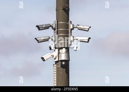 AI-Überwachungskameras in der Stadt Stockfoto