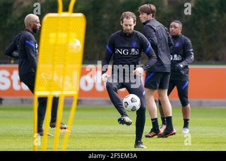 ZEIST, NIEDERLANDE - MÄRZ 26: Daley Blind von Holland während der Niederländischen Trainings- & Pressekonferenz auf dem KNVB Campus am 26. März 2021 in Zeist, Ne Stockfoto