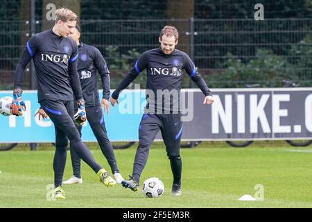Zeist, Niederlande. März 2021, 26th. ZEIST, NIEDERLANDE - 26. MÄRZ: Marco Bizot aus Holland und Daley Blind aus Holland während der niederländischen Trainings- und Pressekonferenz auf dem KNVB Campus am 26. März 2021 in Zeist, Niederlande (Foto: Jeroen Meuwsen/Orange Pictures) Quelle: Orange Pics BV/Alamy Live News Stockfoto