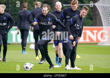 ZEIST, NIEDERLANDE - MÄRZ 26: Daley Blind aus Holland, Matthijs de Ligt aus Holland und Joel Veltman aus Holland während der Niederländischen Ausbildung & Presse Stockfoto