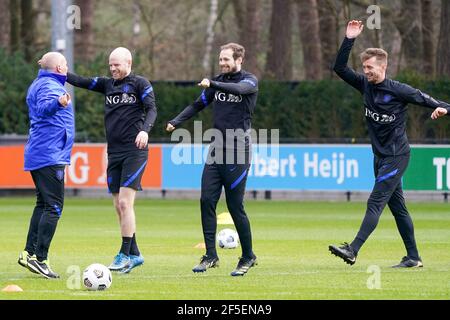 ZEIST, NIEDERLANDE - MÄRZ 26: Davy Klaassen aus Holland, Daley Blind aus Holland und Luuk de Jong aus Holland während der niederländischen Training & Press Co Stockfoto