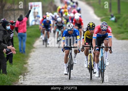 Tschechischer Zdenek Stybar von Deceuninck - Quick-Step, belgischer Wout Van Aert vom Team Jumbo-Visma und holländischer Mathieu van der Poel von Alpecin-Fenix abgebildet in Stockfoto