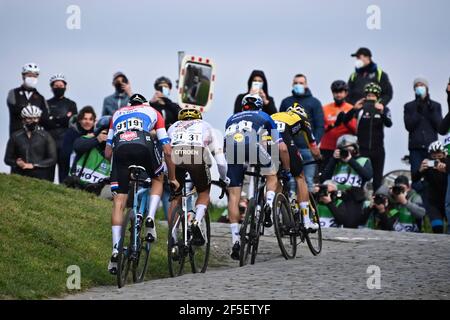 Der Niederländer Mathieu van der Poel von Alpecin-Fenix, der Belgier Greg Van Avermaet vom AG2R Citroen Team, der Tscheche Zdenek Stybar von Deceuninck - Quick-Step und Belgia Stockfoto